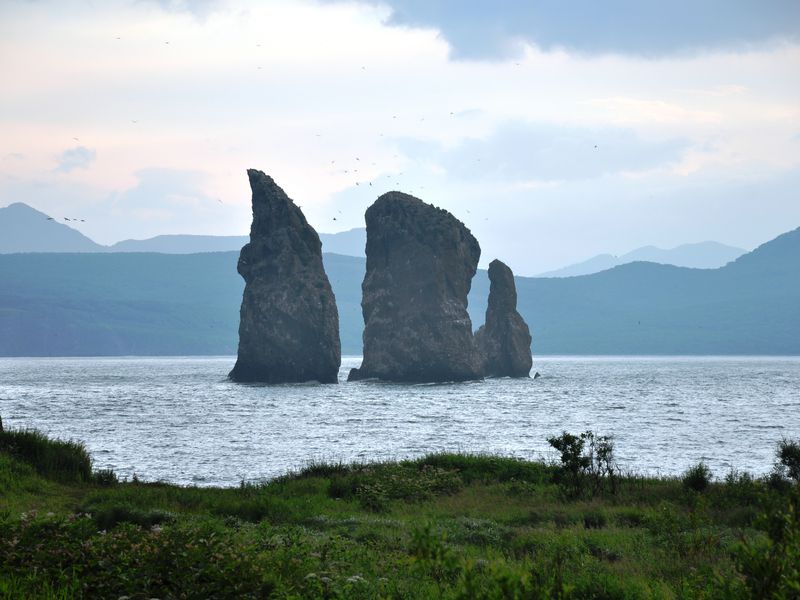 Мыс Маячный и скалы Три брата