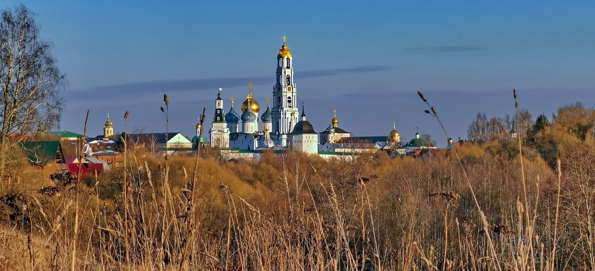 По Сергиеву Посаду на ретроавтомобиле с прозрачной крышей