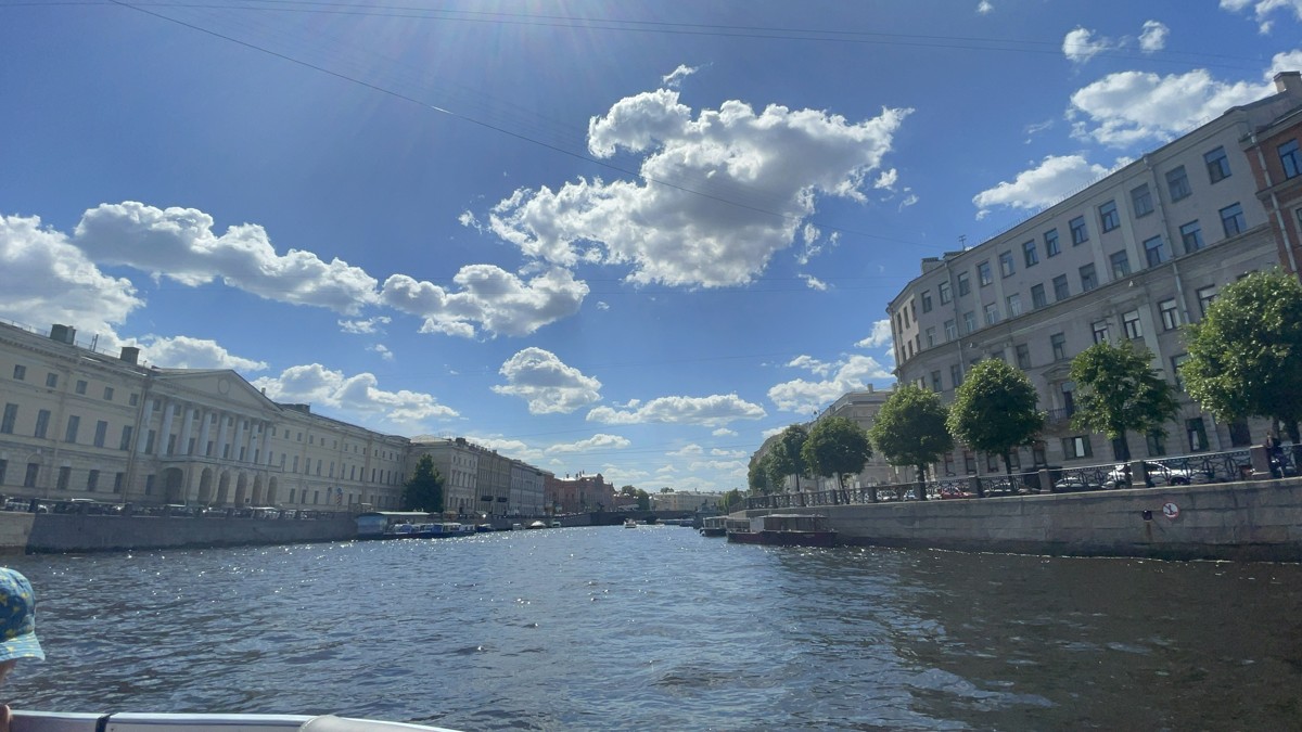 По рекам утреннего Петербурга — на катере и в мини-группе